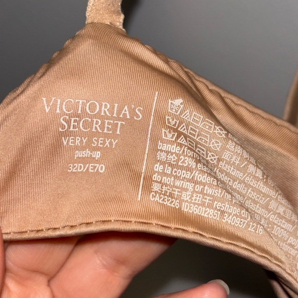 Victoria's Secret Very Sexy Shimmering Nude Lustrous Push up Bra - Picture 10 of 12